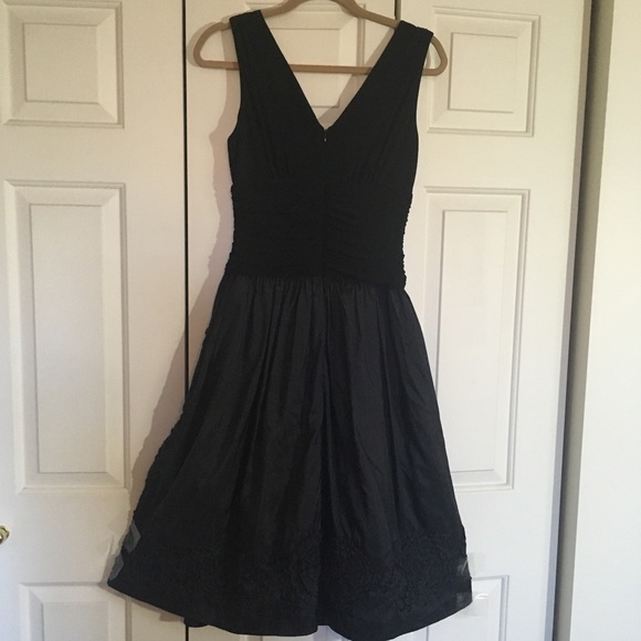 Classic BLACK DRESS unique w fancy applique, sleeveless - Picture 5 of 13